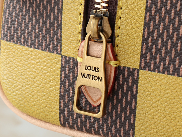 ルイヴィトンバッグ角部分ディテール